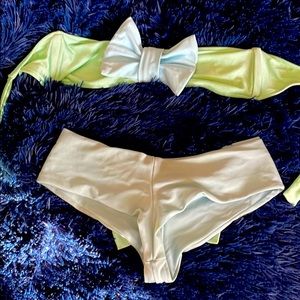 Matching Lulu fama bow bikini